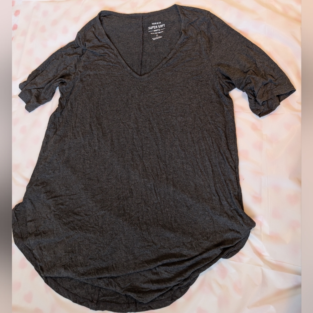 Torrid Super Soft Knits V-Neck Short Sleeve Shirt, 2XL Dark Charcoal NWOT